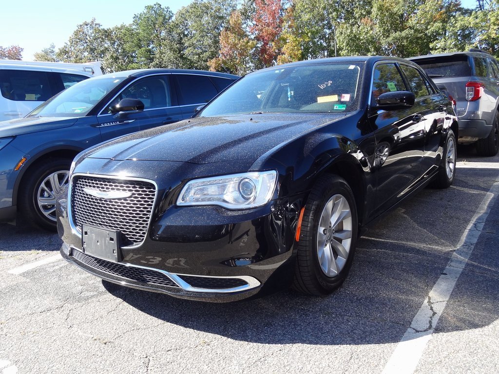 Used 2023 Chrysler 300 Touring image 3