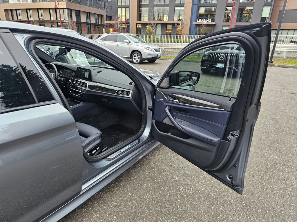Used 2018 BMW M550i xDrive AWD/4WD image 28