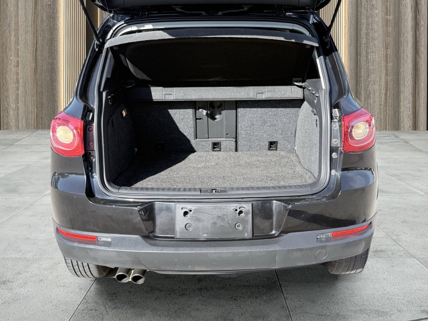 Used 2011 Volkswagen Tiguan S image 13