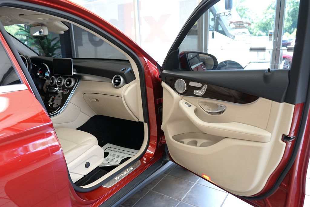 Used 2017 Mercedes-Benz GLC 300 4MATIC image 36