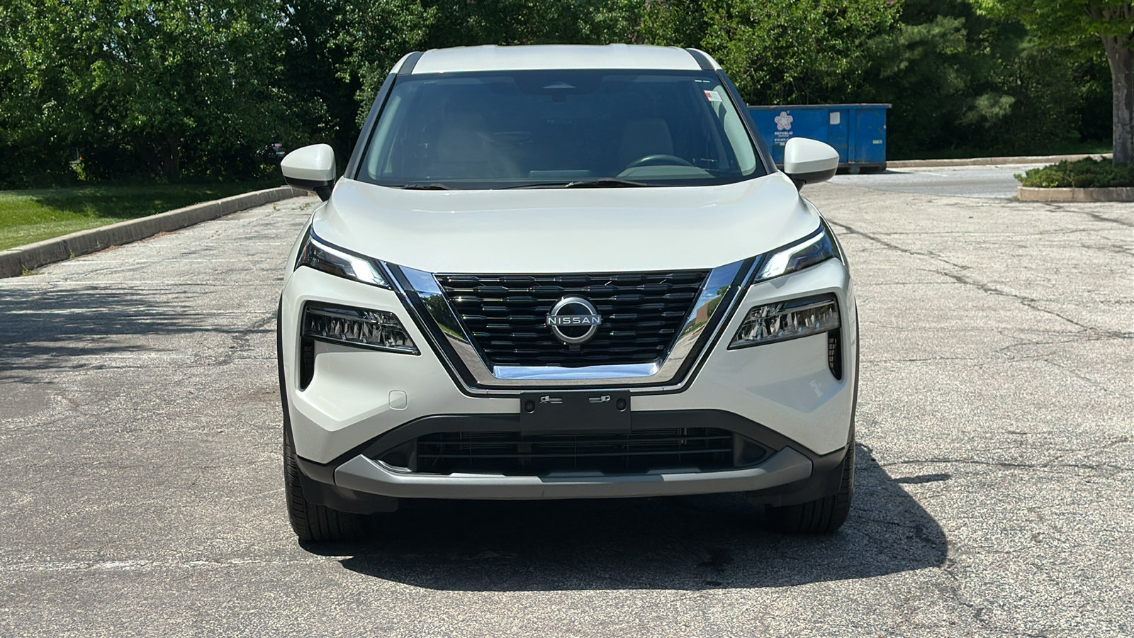 Used 2023 Nissan Rogue SV AWD/4WD image 3