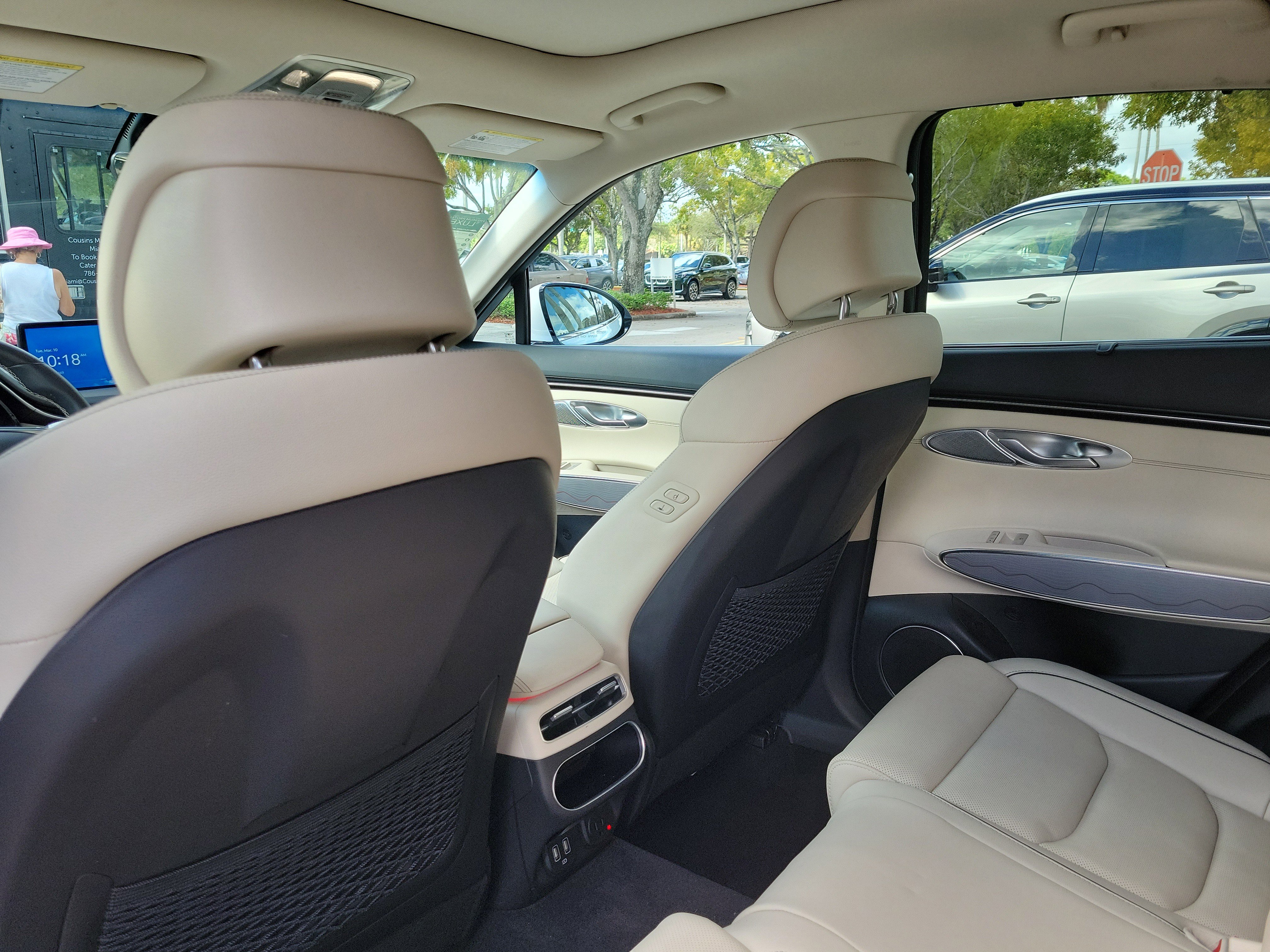 Used 2023 Genesis GV70 2.5T w/ Advanced Package image 11