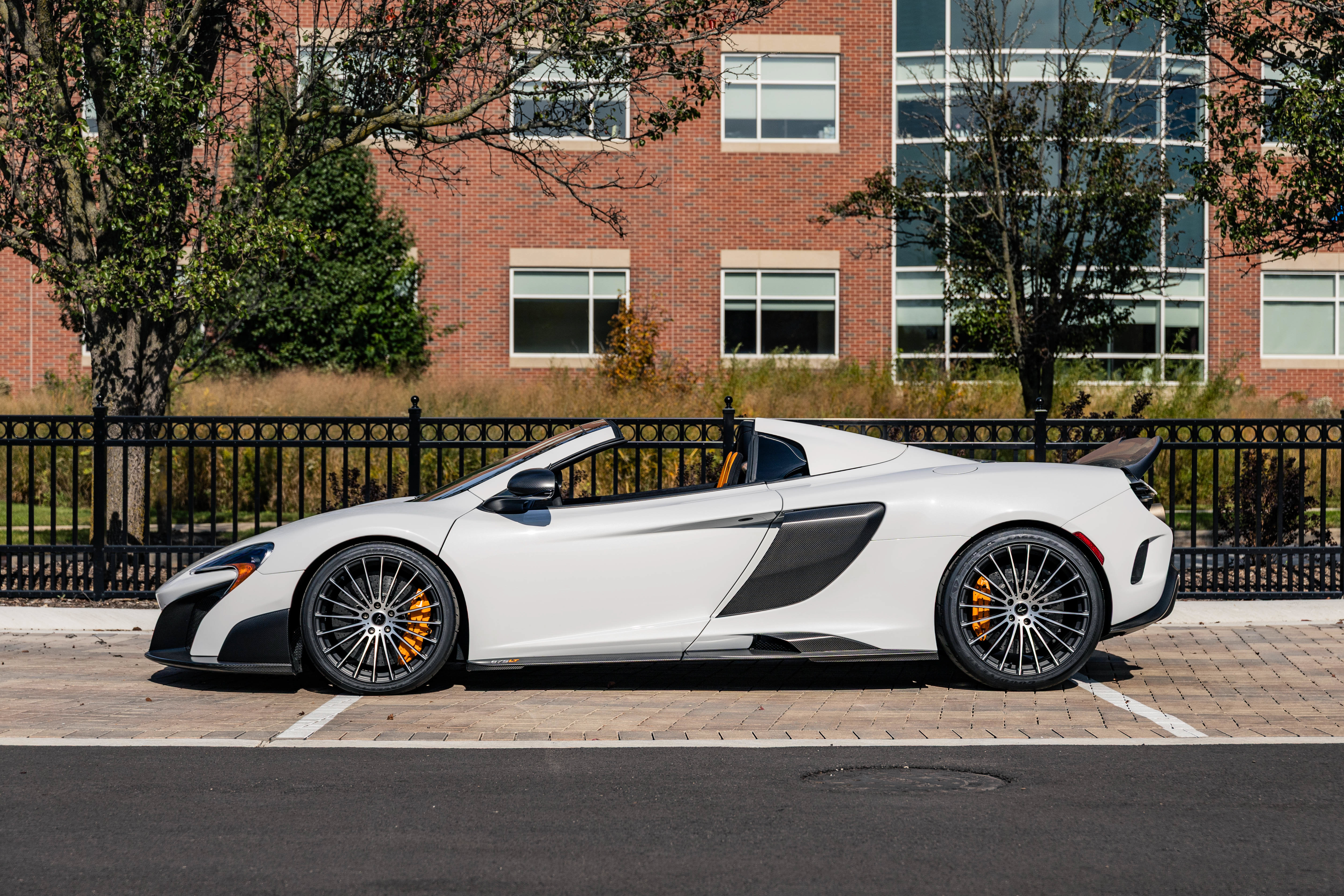 Used 2016 McLaren 675LT Spider RWD image 33