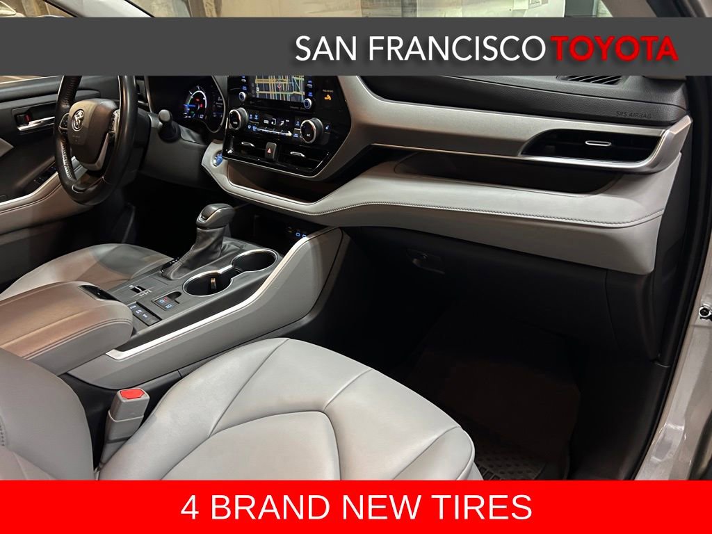 Used 2022 Toyota Highlander XLE AWD/4WD image 25