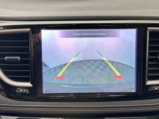 Used 2024 Chrysler Pacifica Select image 14