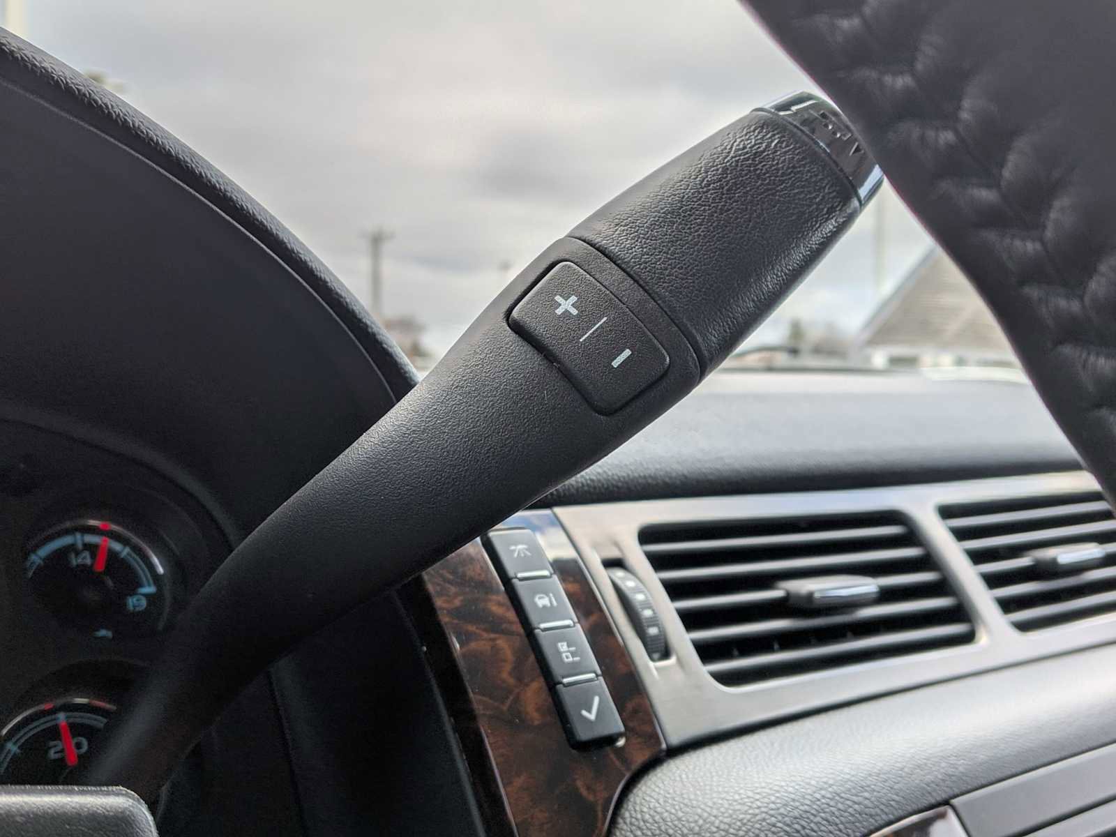 Used 2014 GMC Yukon XL Denali image 25