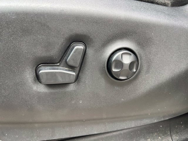 Used 2018 Chrysler Pacifica Touring-L w/ Tire & Wheel Group FWD image 26