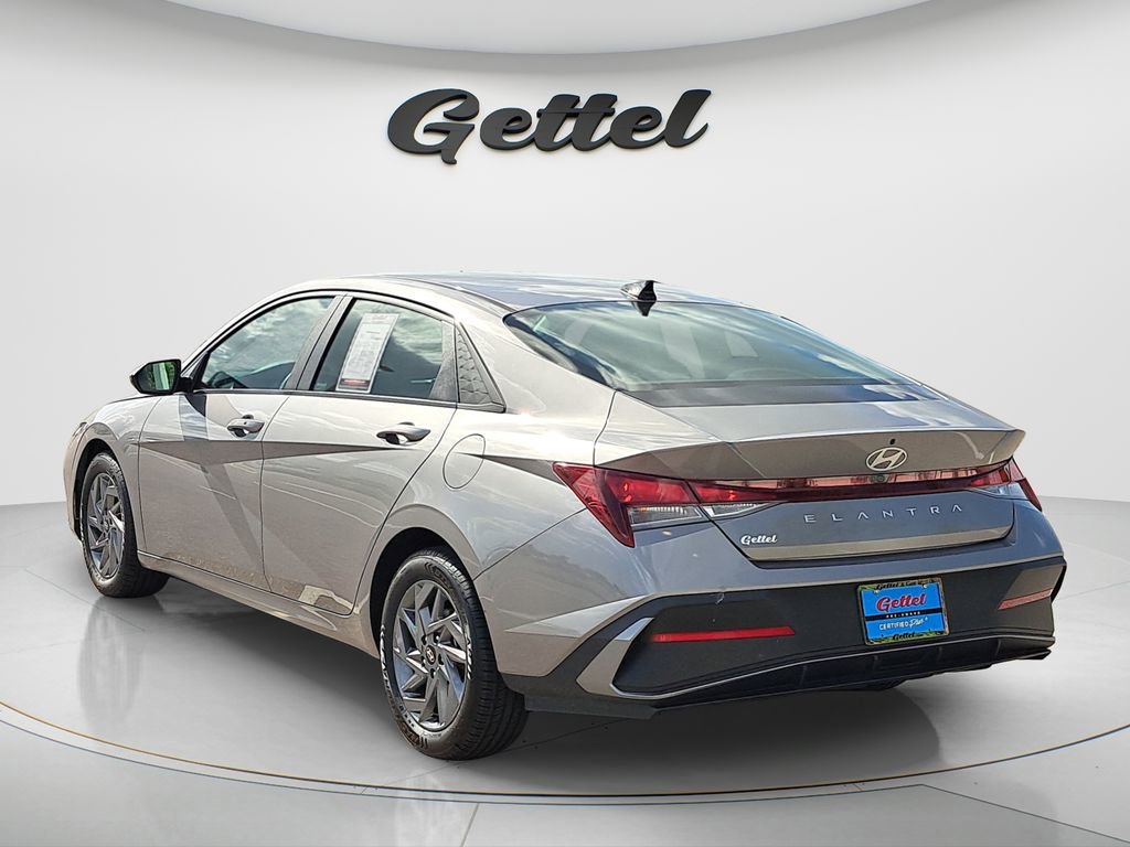 Used 2024 Hyundai Elantra SEL FWD image 12