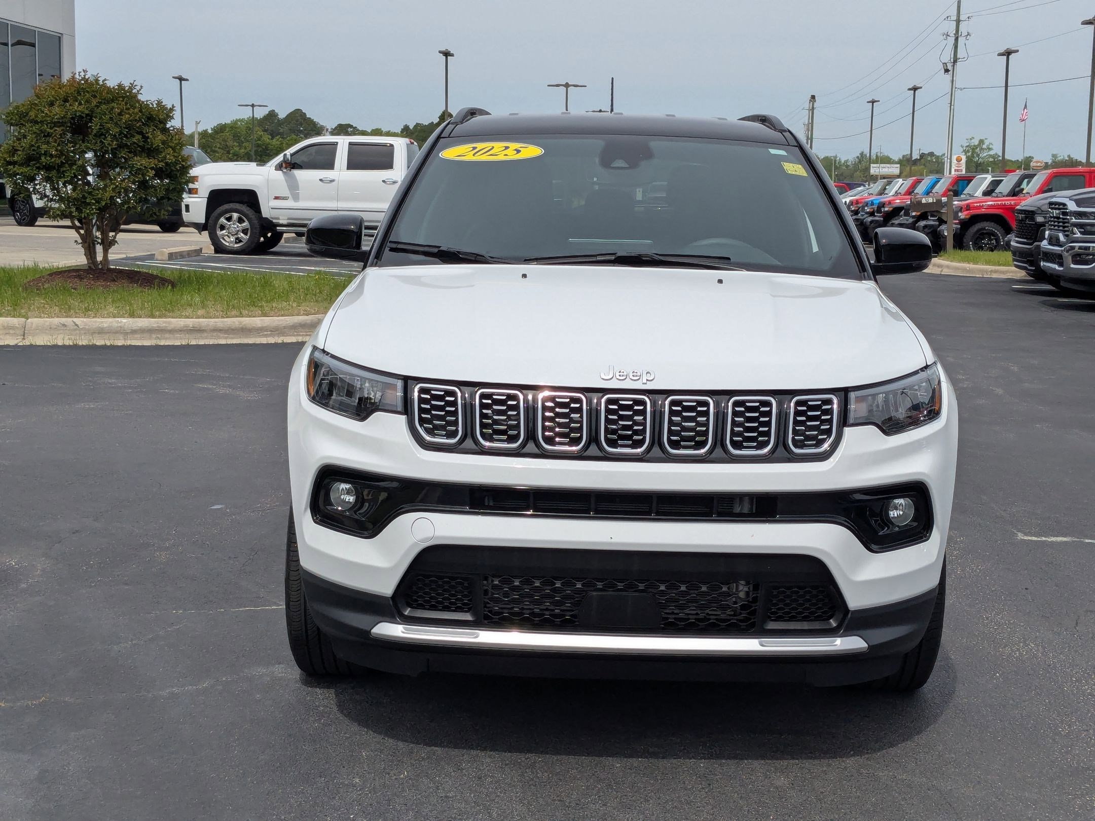Used 2025 Jeep Compass Limited AWD/4WD image 2
