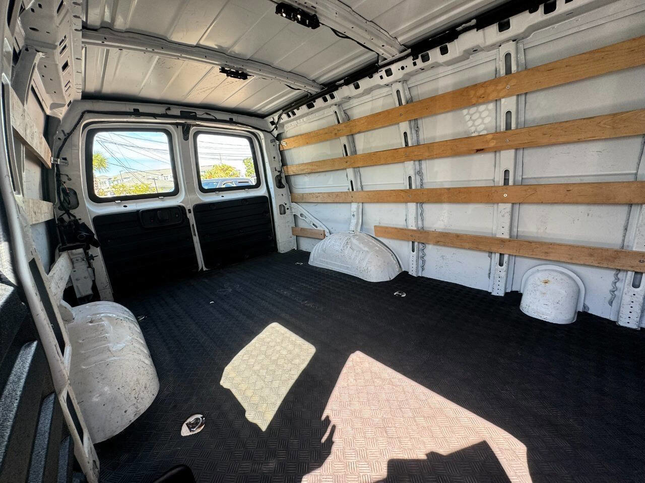 Used 2016 GMC Savana 2500 image 6