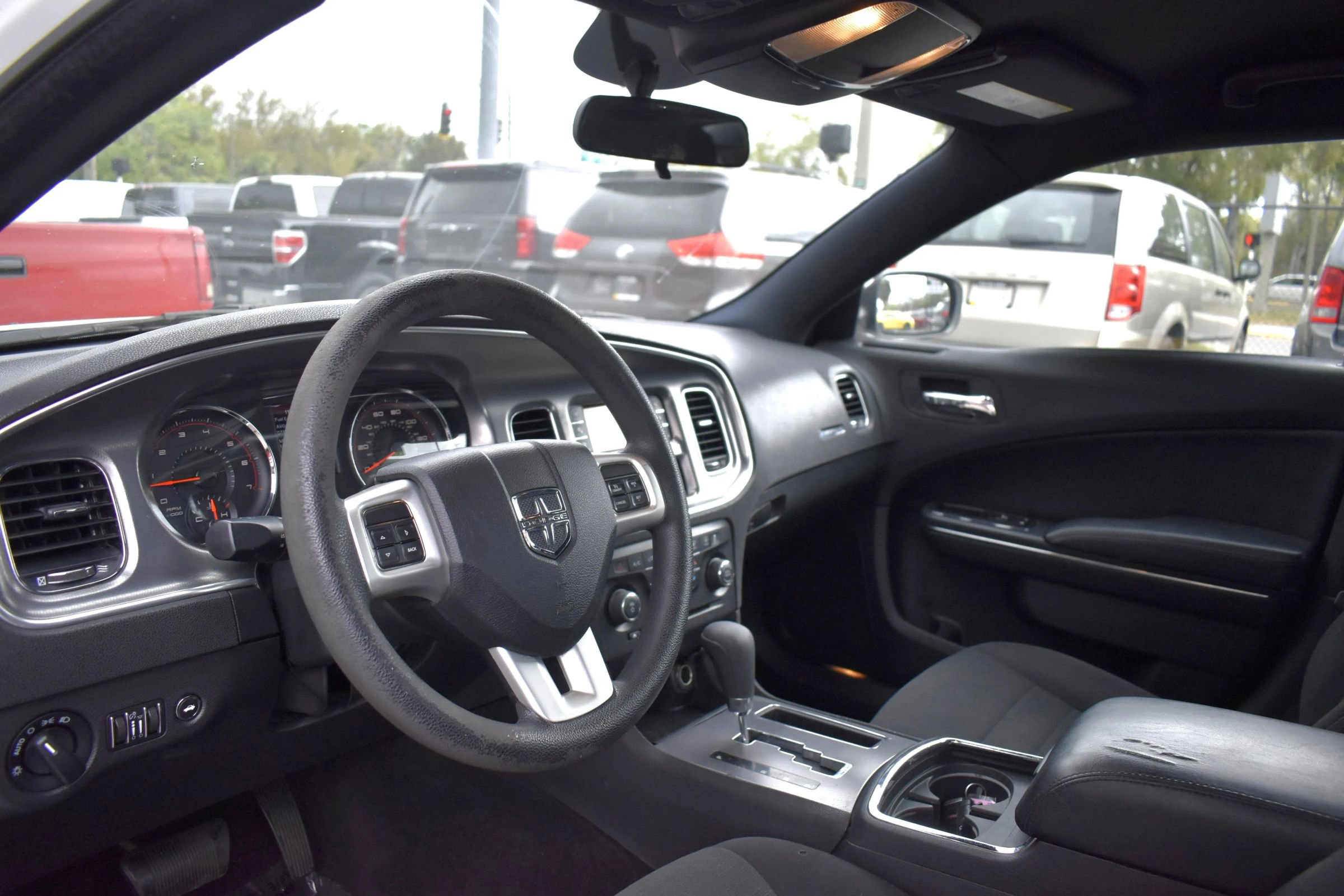 Used 2013 Dodge Charger SE RWD image 9