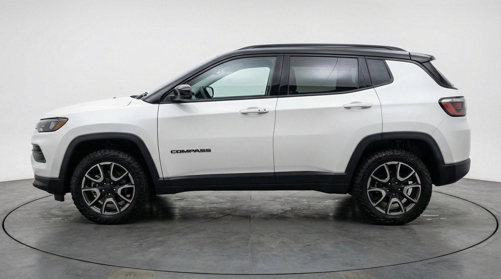 Used 2025 Jeep Compass Trailhawk AWD/4WD image 5