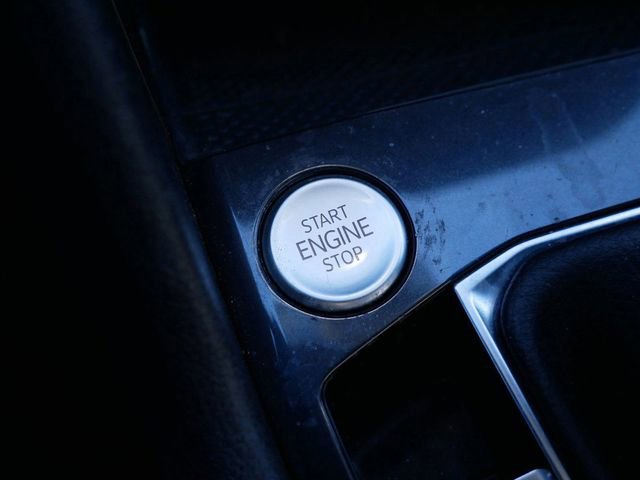 Used 2022 Volkswagen Tiguan SE w/ Panoramic Sunroof Package image 28