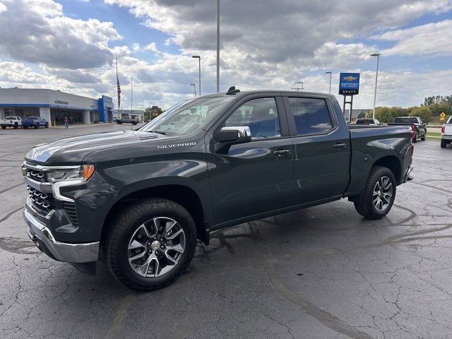 Used 2025 Chevrolet Silverado 1500 LT image 1