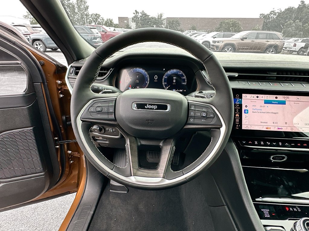 New 2026 Jeep Grand Cherokee L Limited w/ Limited Altitude Package AWD/4WD image 16