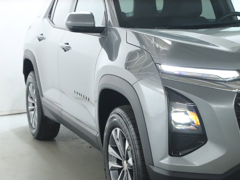 Used 2025 Chevrolet Equinox LT FWD image 8