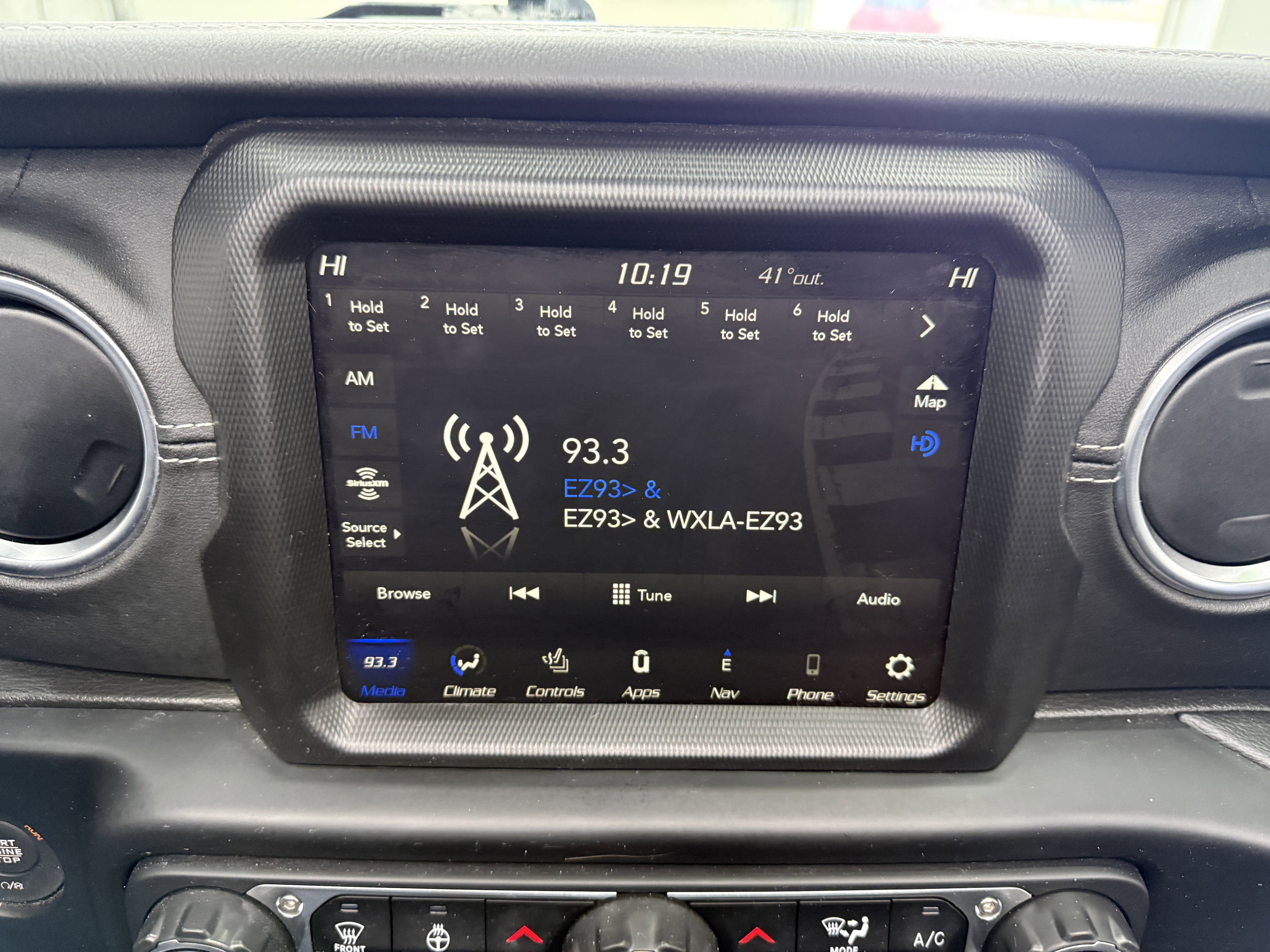 Used 2022 Jeep Wrangler Unlimited Sahara w/ Advanced Safety Group image 18