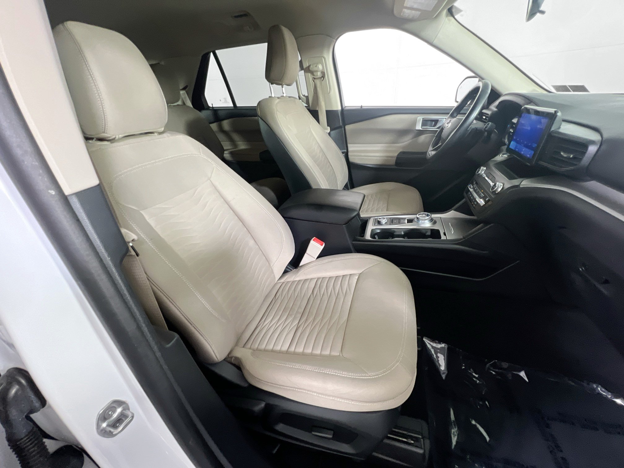 Used 2020 Ford Explorer XLT w/ Comfort Package AWD/4WD image 28