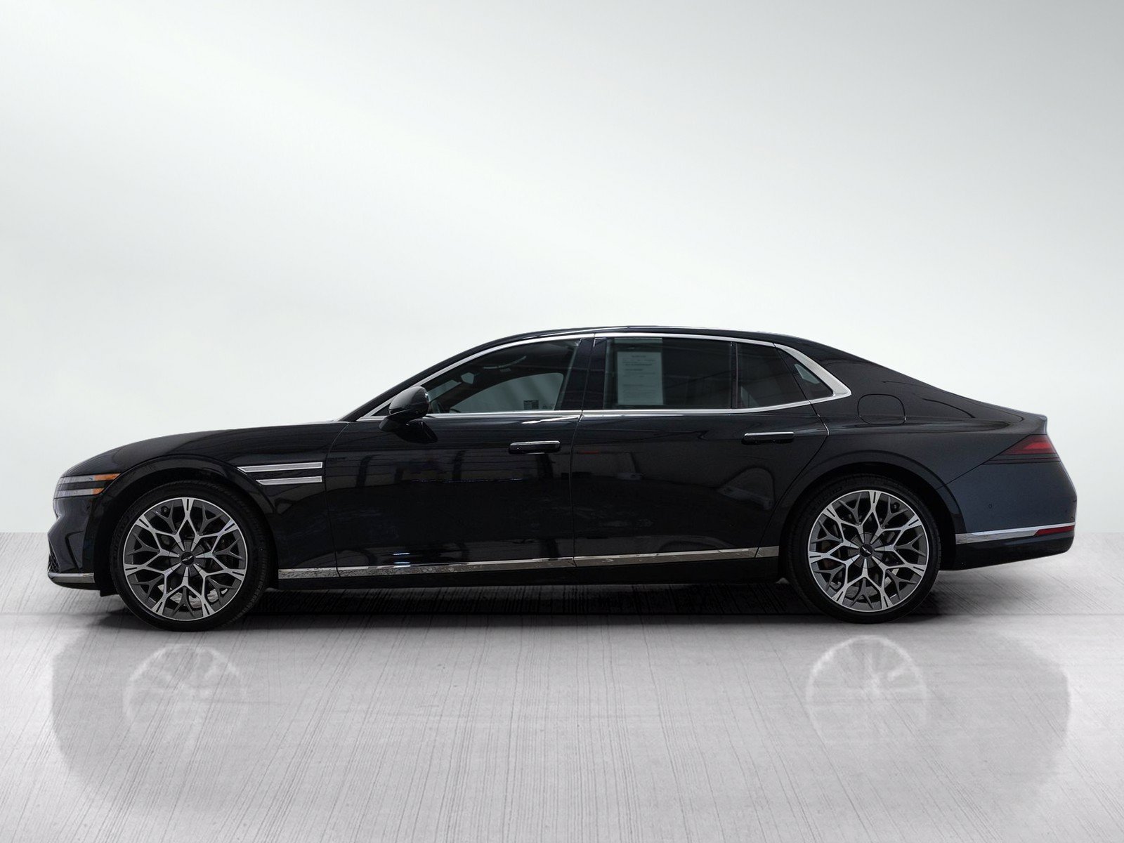 Used 2024 Genesis G90 3.5T AWD/4WD image 3