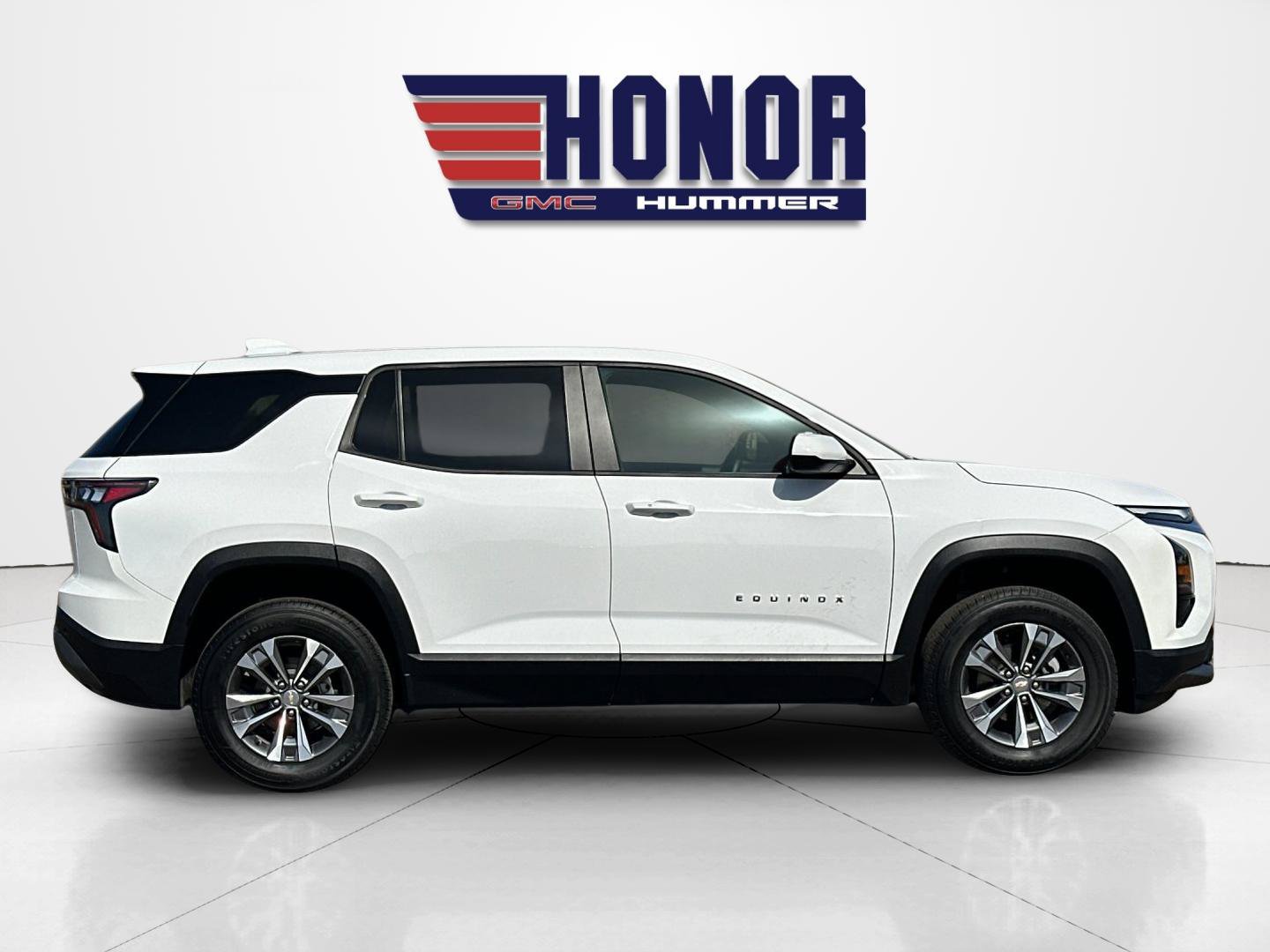 Used 2026 Chevrolet Equinox LT FWD image 3