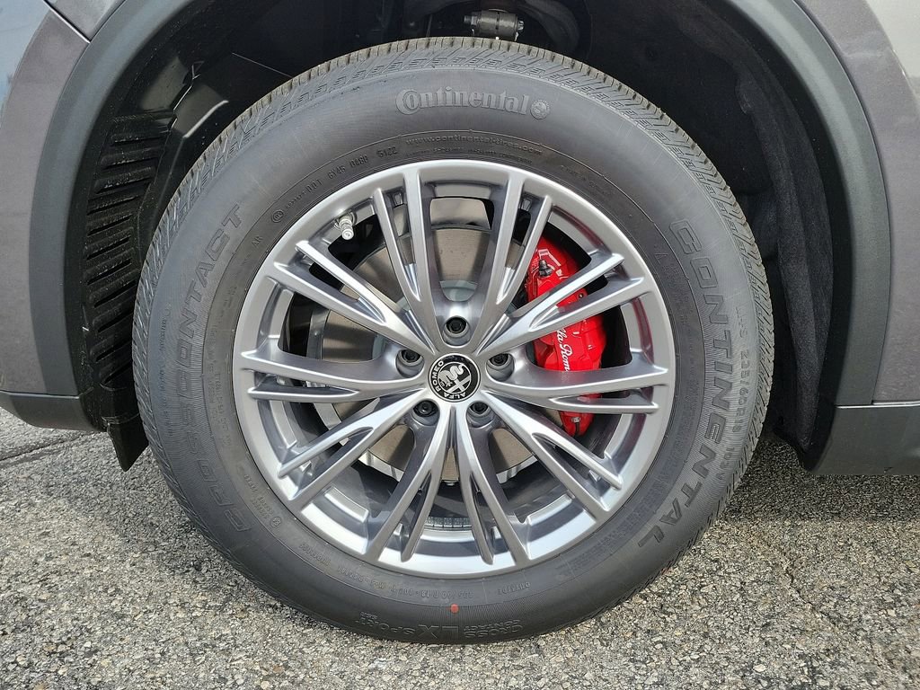 New 2024 Alfa Romeo Stelvio Sprint image 3