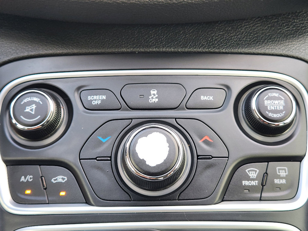 Used 2016 Chrysler 200 Limited image 24