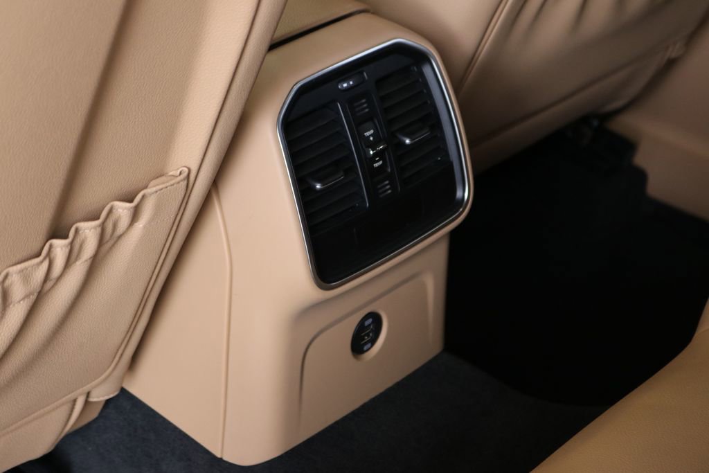 Used 2018 Porsche Macan Sport Edition image 24