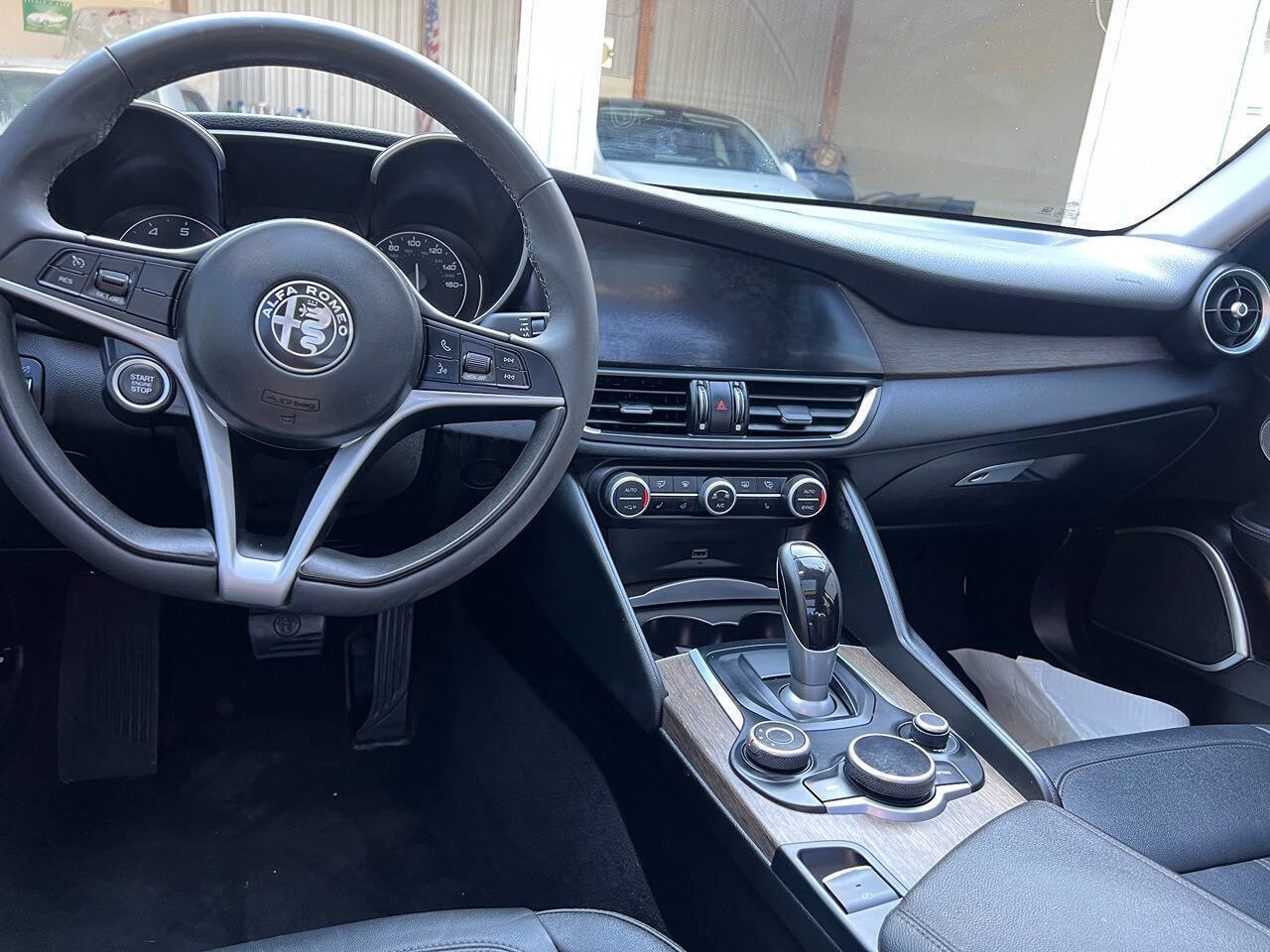Used 2018 Alfa Romeo Giulia Ti w/ Nero Edizione image 4