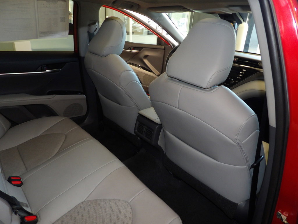 Used 2019 Toyota Camry XSE image 17