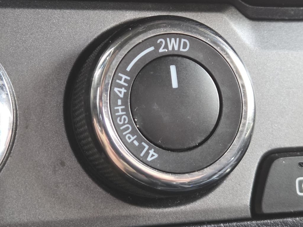 Used 2018 Toyota Tacoma TRD Off-Road AWD/4WD image 5