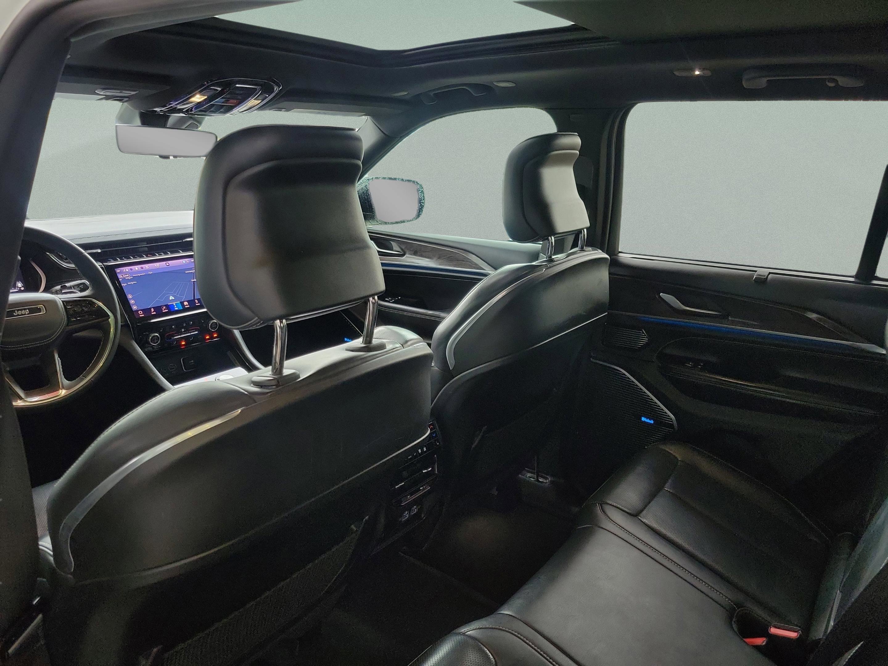 Used 2022 Jeep Grand Cherokee Overland w/ Luxury Tech Group IV image 15