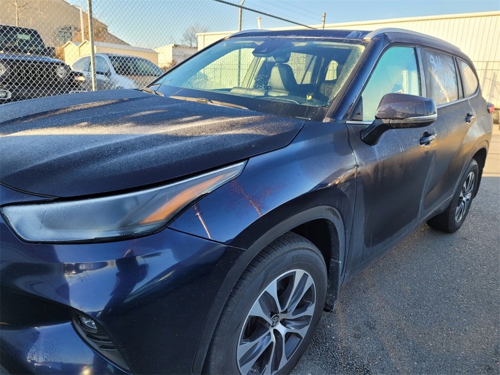 Used 2024 Toyota Highlander XLE image 10