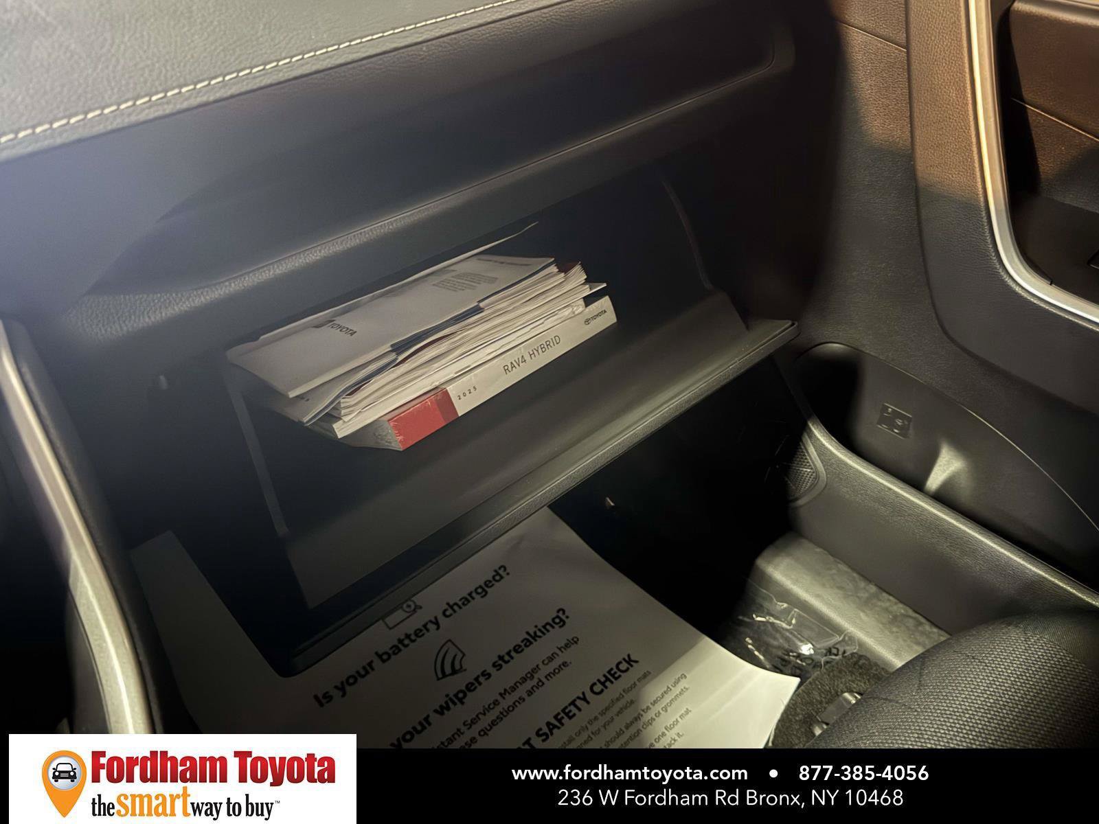 Used 2025 Toyota RAV4 XLE AWD/4WD image 31