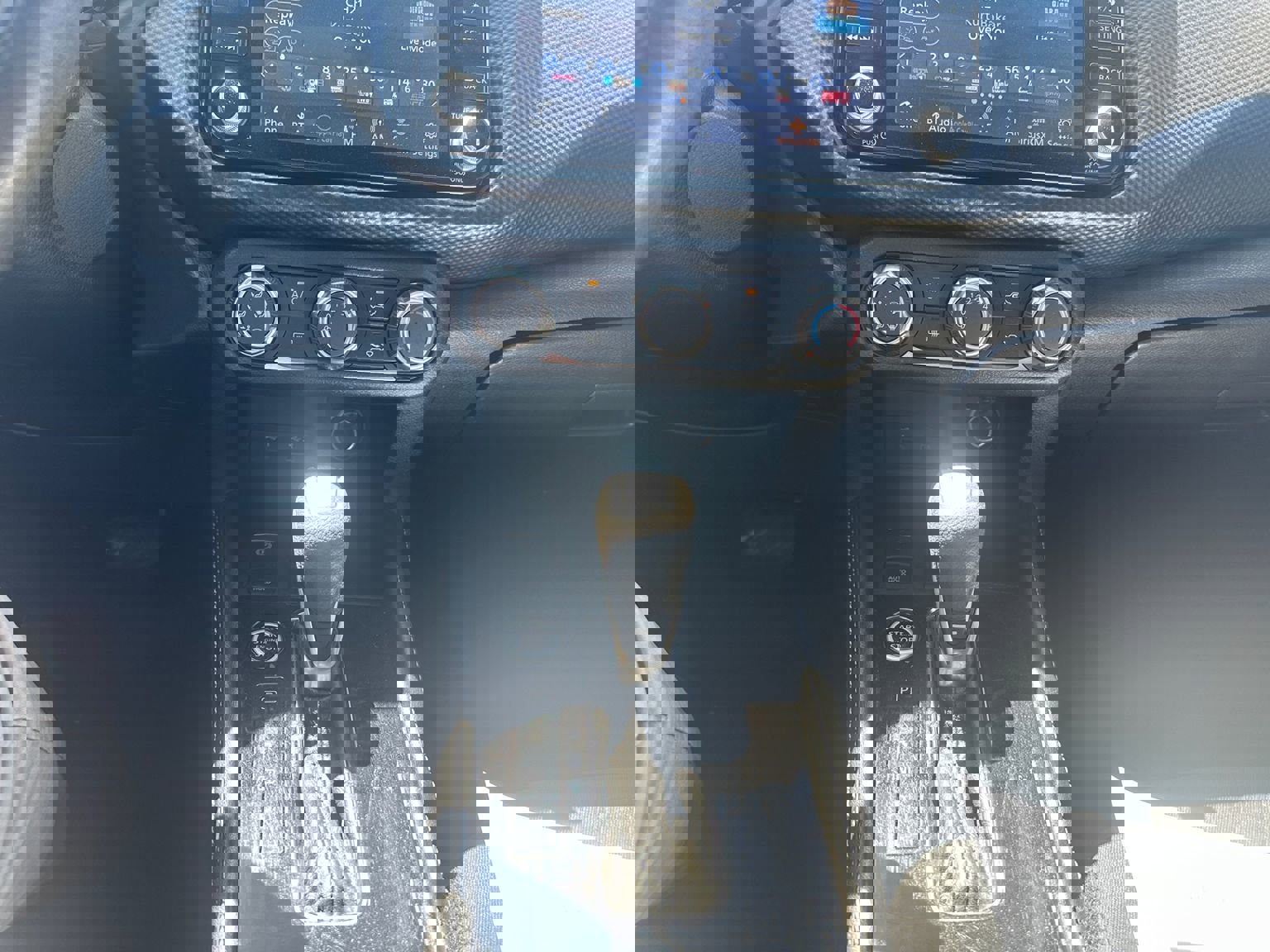 Used 2023 Nissan Kicks SV image 15