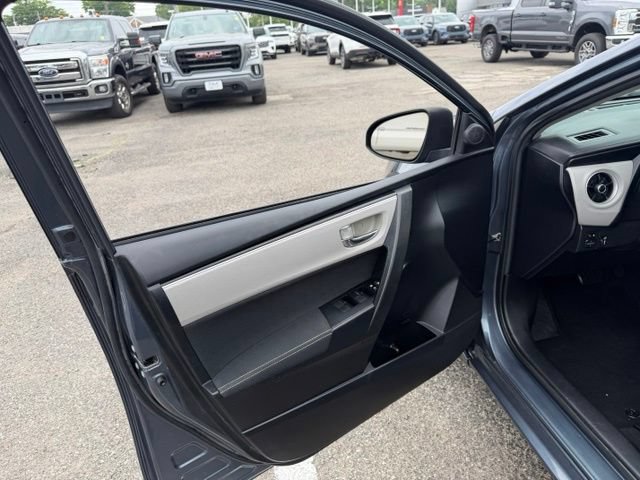 Used 2017 Toyota Corolla LE w/ Carpet Mat Package (TMS) FWD image 10