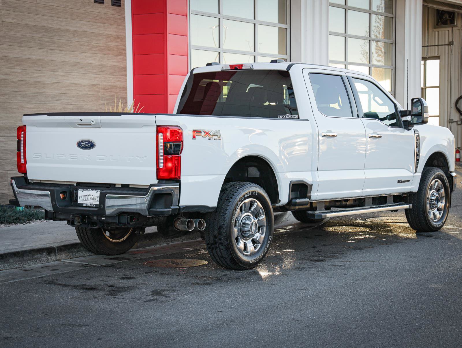 Used 2025 Ford F350 Lariat image 3