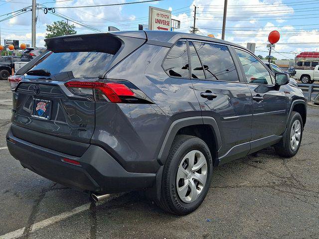 Certified 2023 Toyota RAV4 LE AWD/4WD image 4