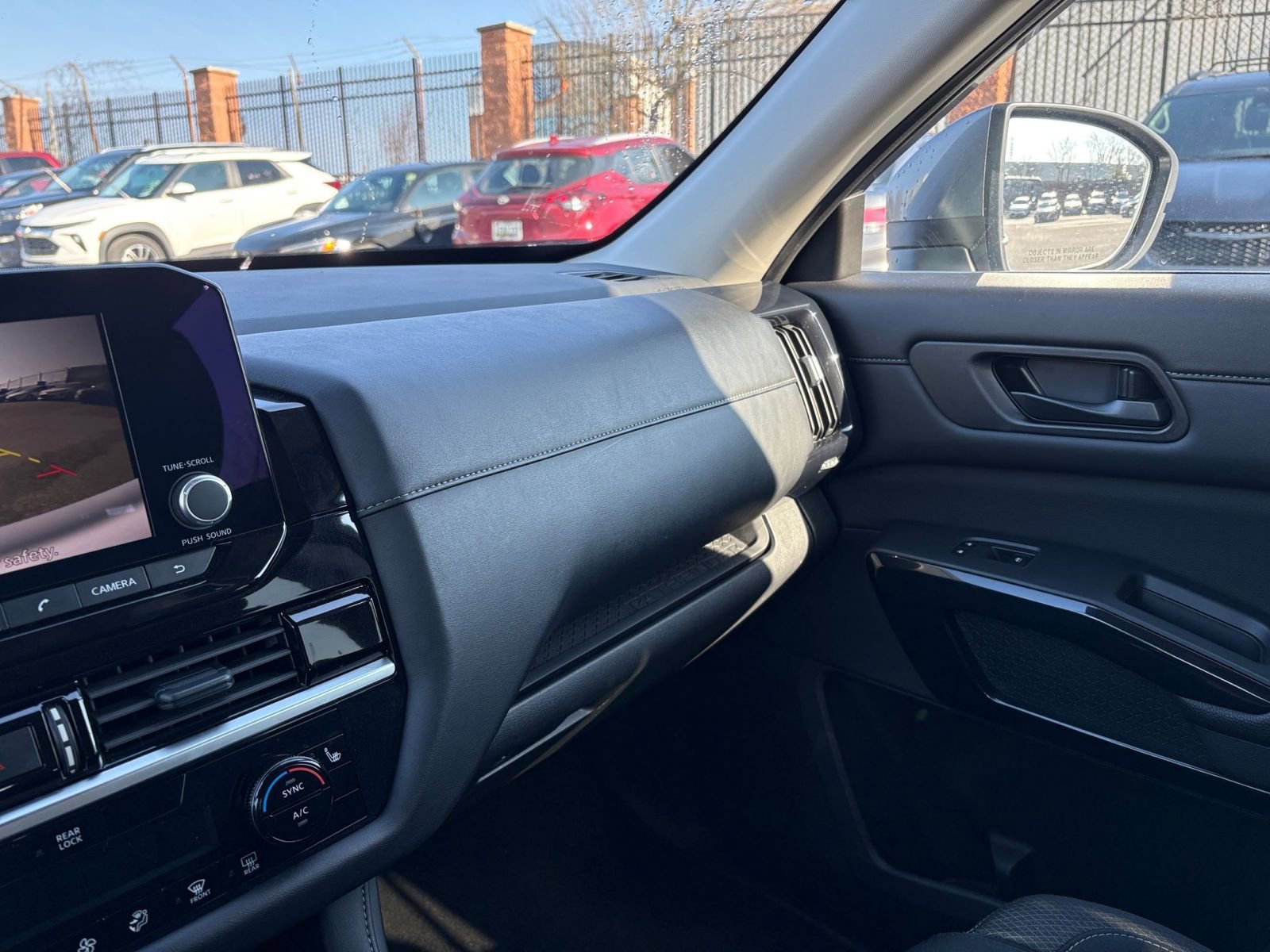 Used 2025 Nissan Pathfinder SV image 38