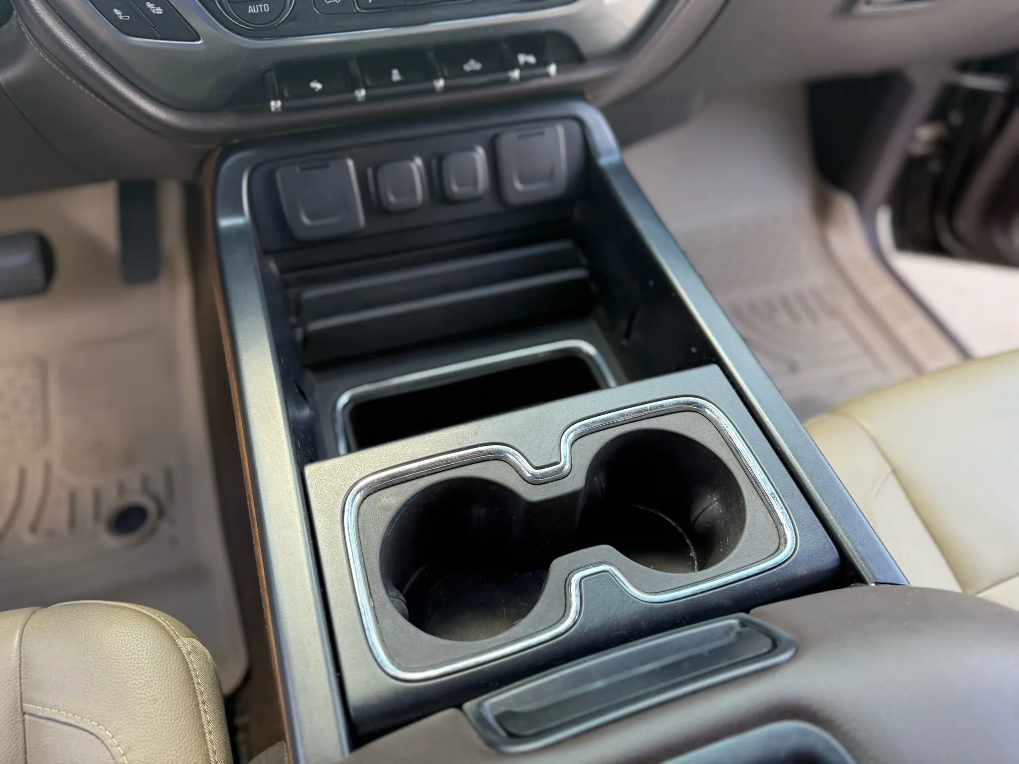 Used 2015 Chevrolet Silverado 2500 LTZ w/ LTZ Plus Package image 30