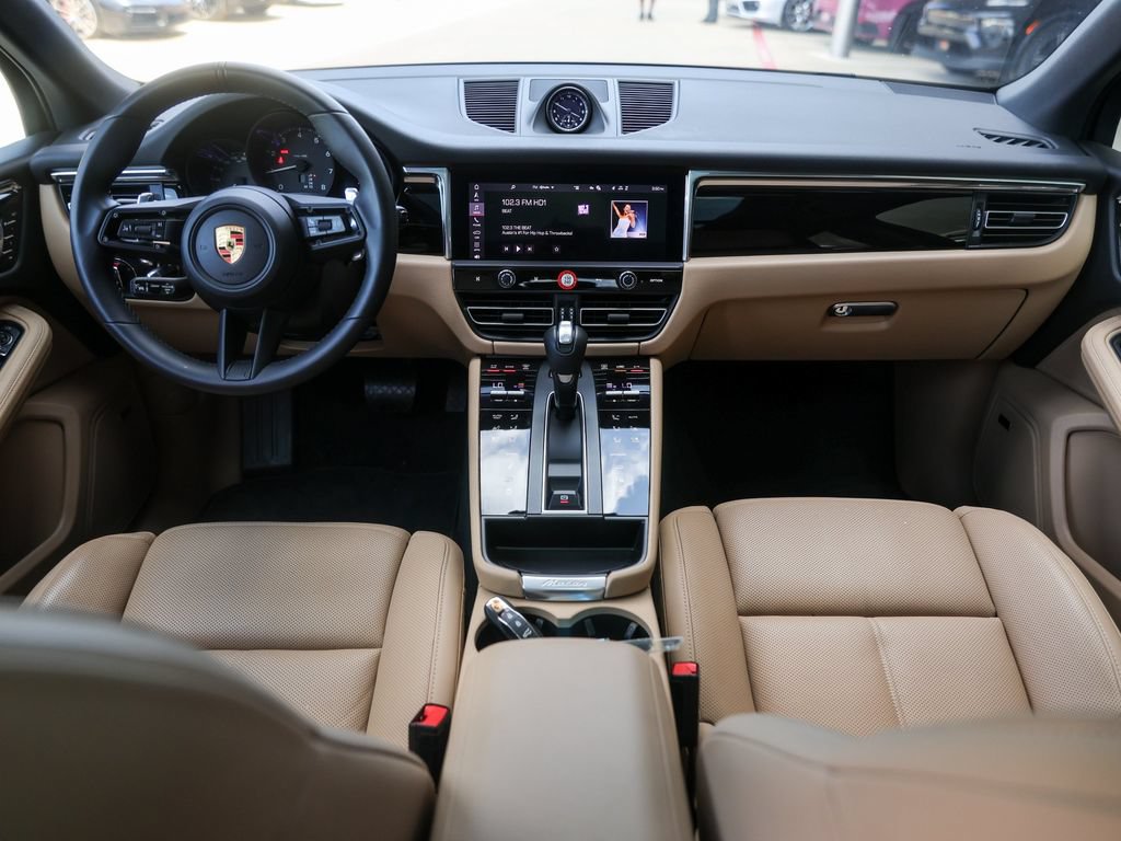 Certified 2026 Porsche Macan AWD/4WD image 32
