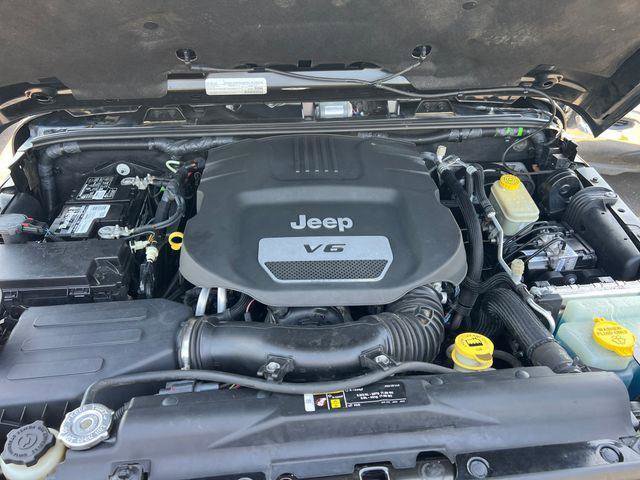 Used 2017 Jeep Wrangler Unlimited Sahara w/ Connectivity Group image 20