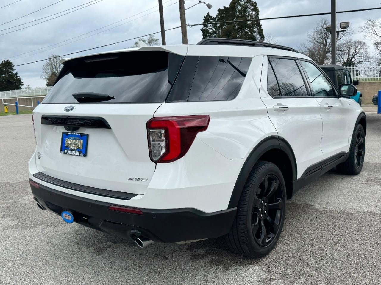Certified 2024 Ford Explorer ST-Line w/ Class IV Trailer Tow Package AWD/4WD image 3