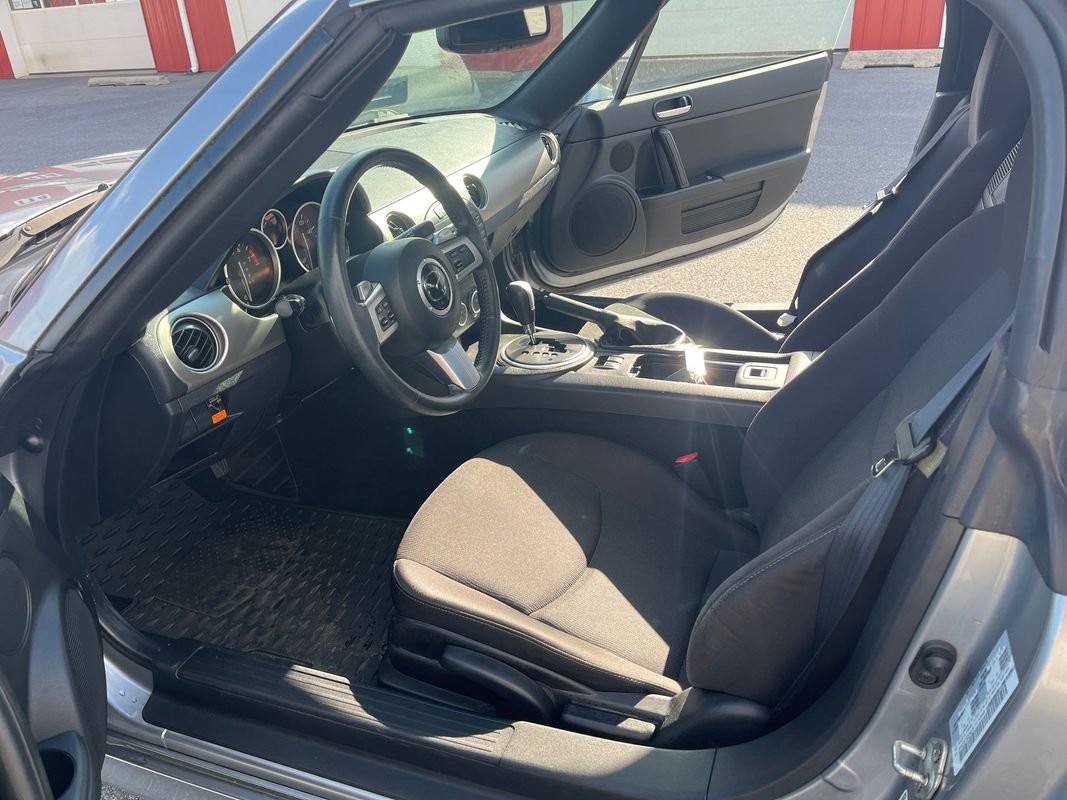 Used 2009 MAZDA MX-5 Miata Touring image 22