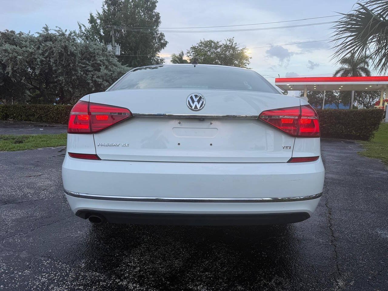 Used 2016 Volkswagen Passat 1.8T SE FWD image 3