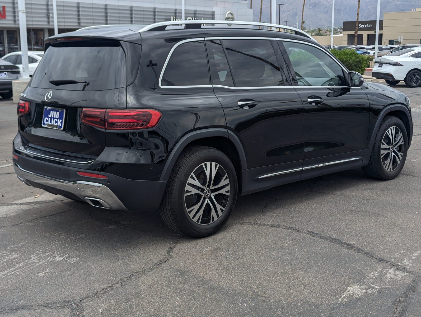 Used 2024 Mercedes-Benz GLB 250 image 2
