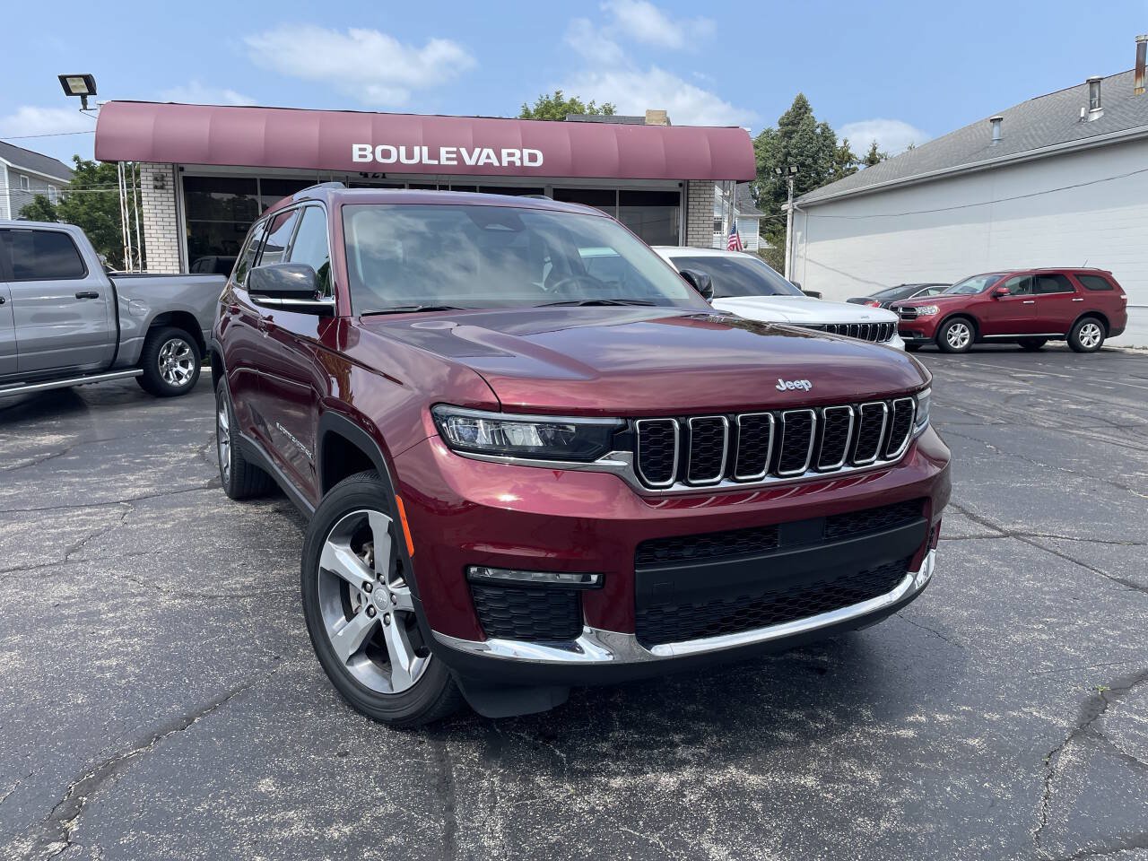 Used 2024 Jeep Grand Cherokee L Limited AWD/4WD image 1