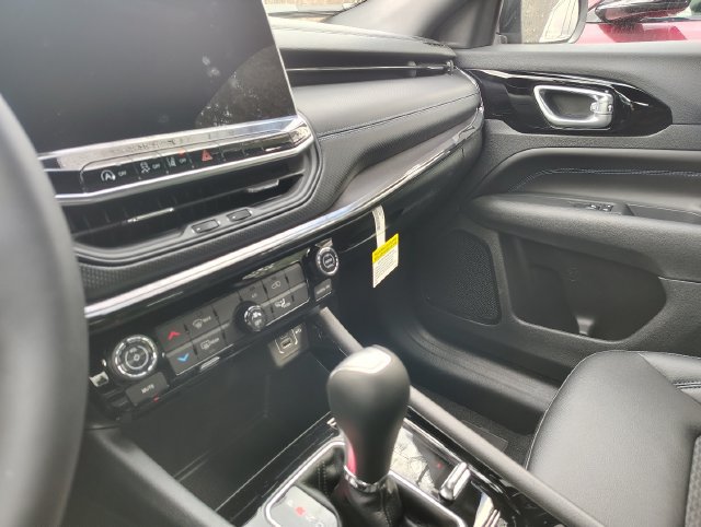 New 2026 Jeep Compass Latitude AWD/4WD image 24