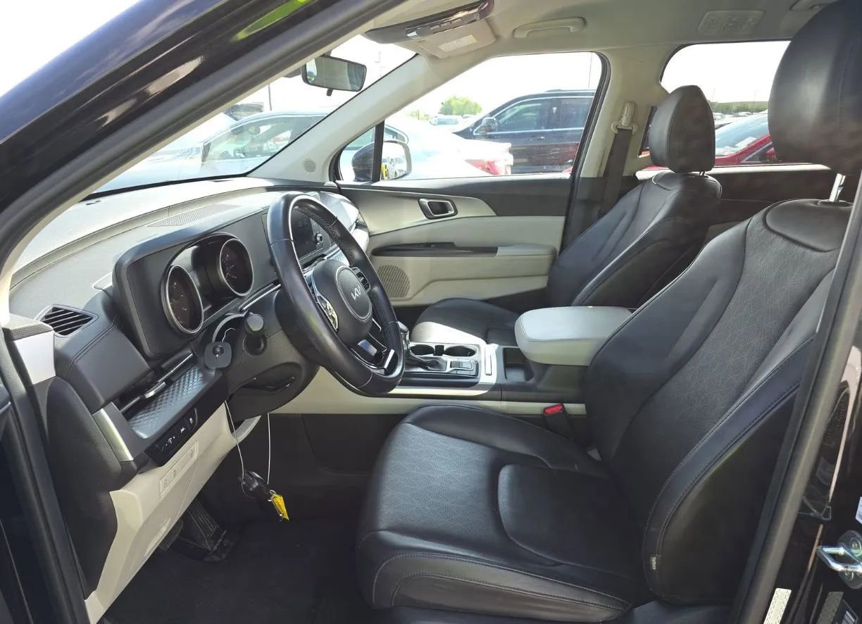 Used 2022 Kia Carnival LX FWD image 37