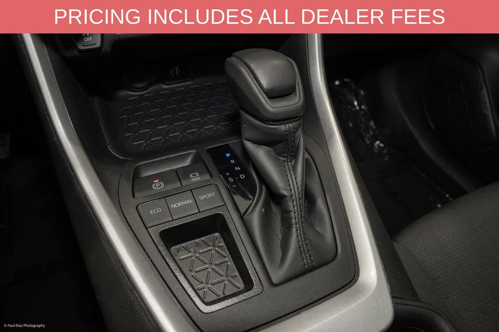 Used 2025 Toyota RAV4 XLE FWD image 15