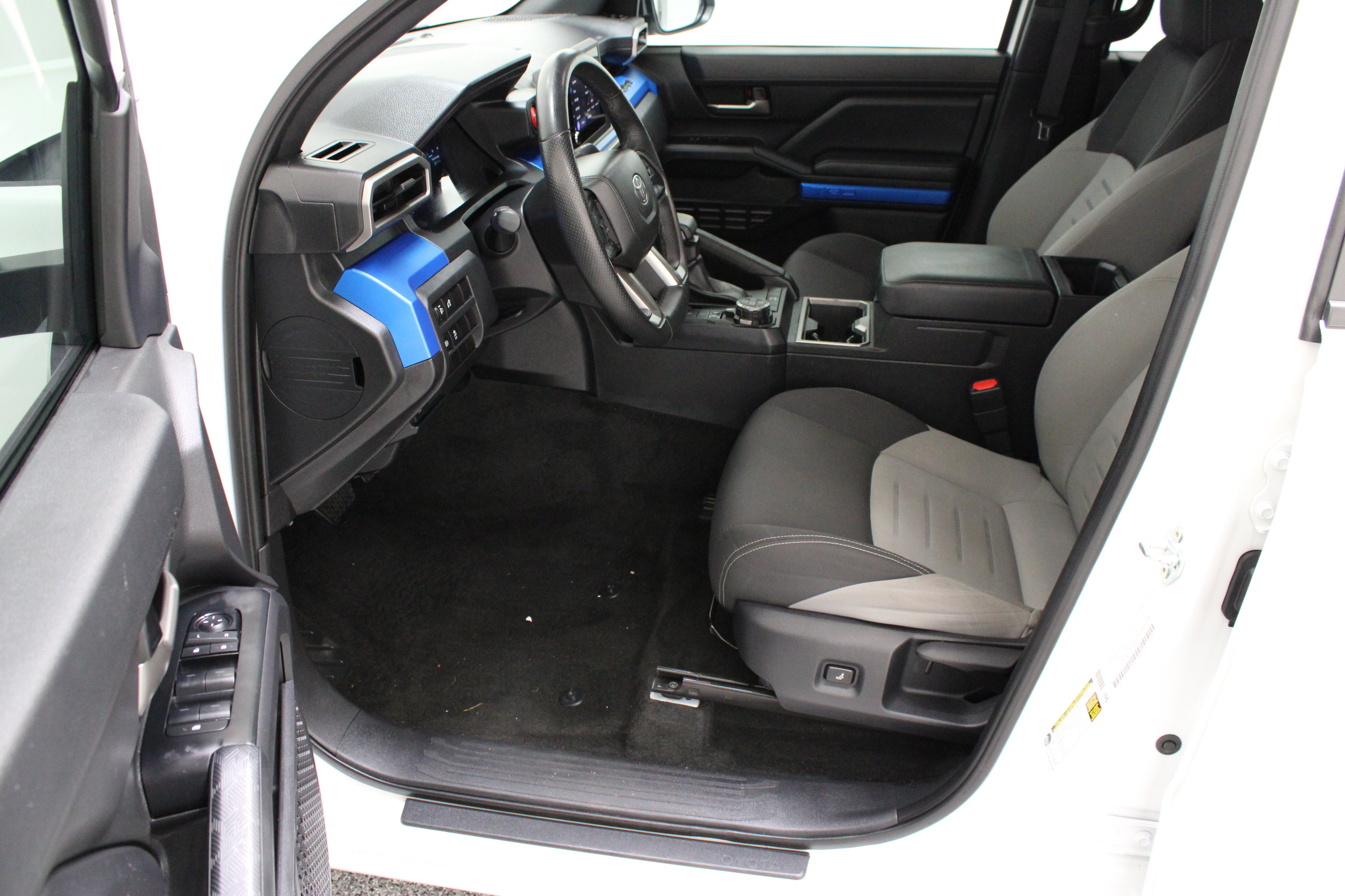 Used 2025 Toyota Tacoma TRD Off-Road AWD/4WD image 14